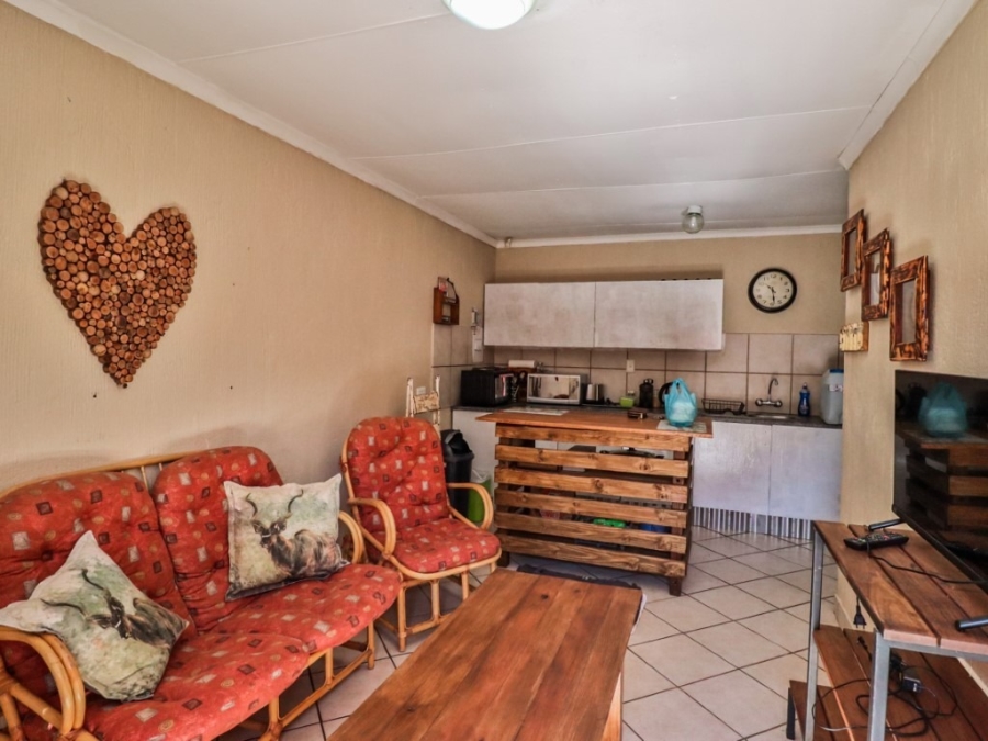 To Let 1 Bedroom Property for Rent in Geelhoutpark North West